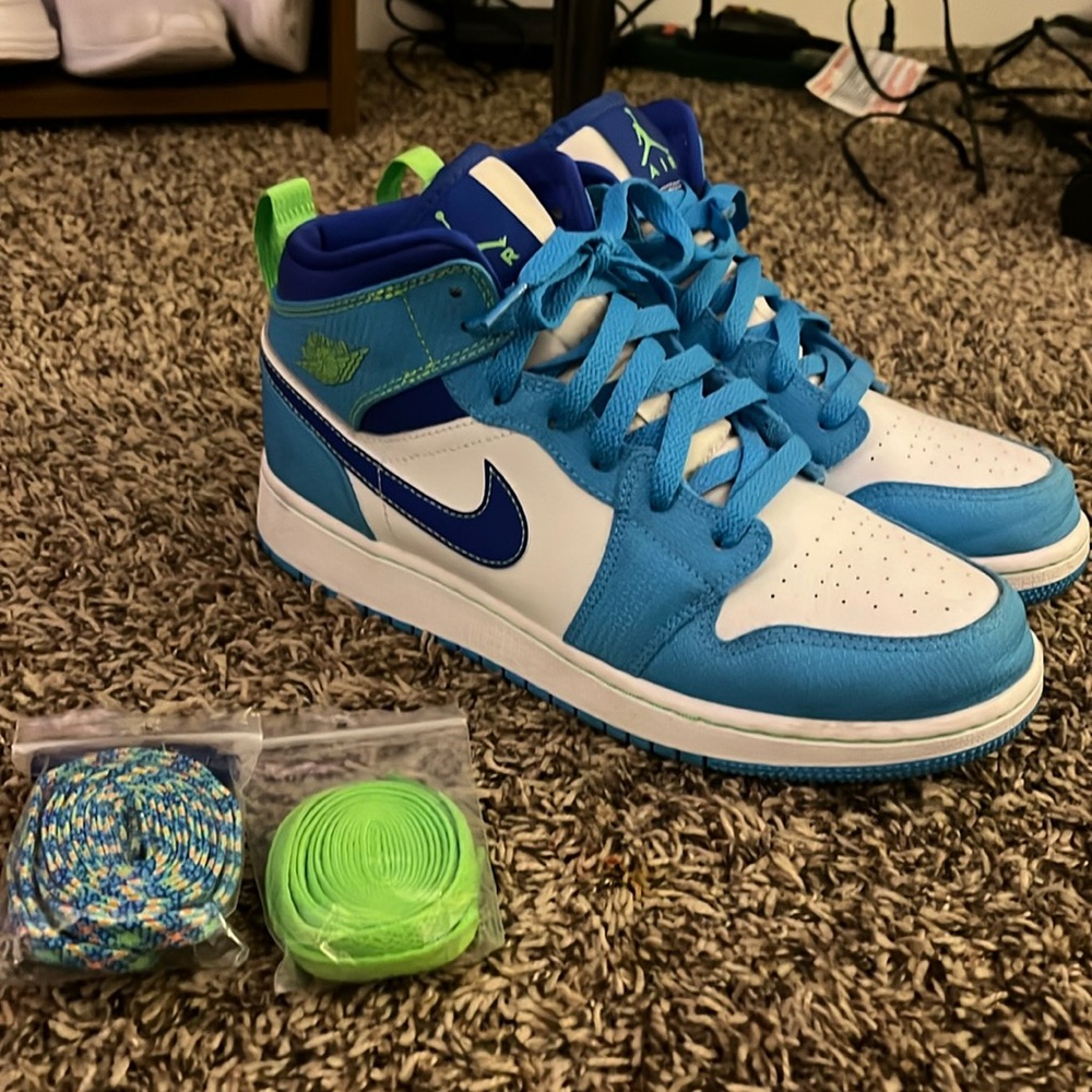 NIKE Air Jordan 1 Mid SE Sprite Blue (GS) Youth